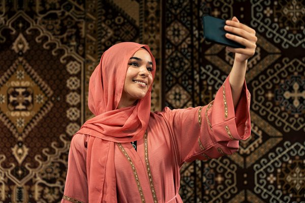 Explorez l'élégance des robes abaya femme modernes et traditionnelles